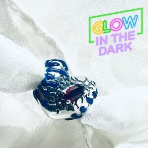 💖 NWOT Heart Charm – Stranger Things  - Glow-in-the-Dark  ✨